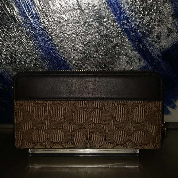 Coach Signature Longwallet NWT - Picture 3 of 8